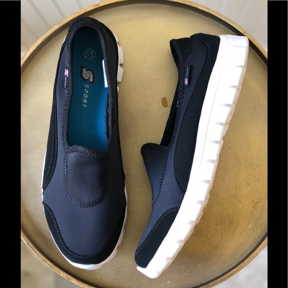 SPORT WOMENS SLIP ON SNEAKER. BLACK SIZE: 11. - Picture 1 of 8
